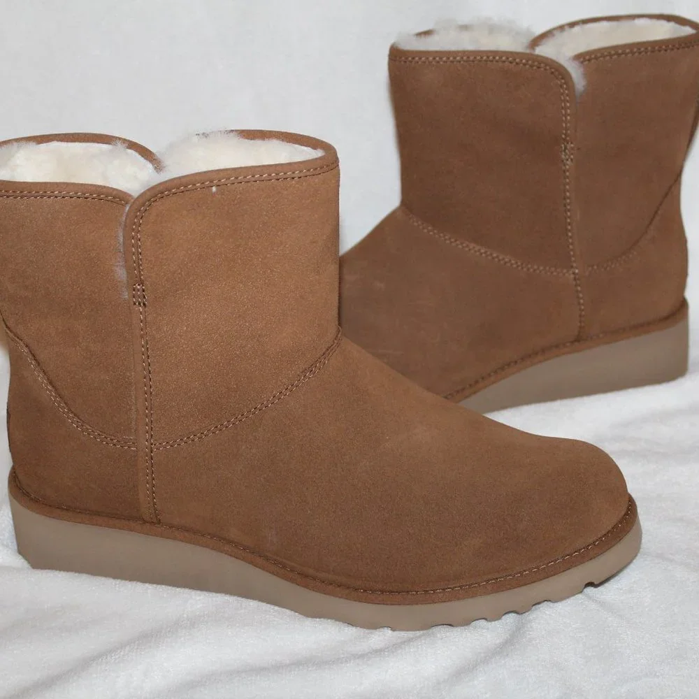 NIB UGG MINI SUEDE‎ SHEARLING LINED WEDGE CLASSIC SLIM BOOTS CHESTNUT